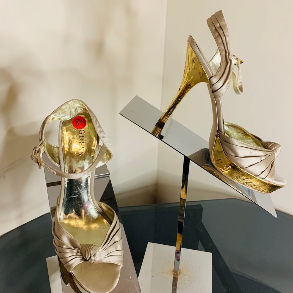 S51- 💲💲SALE💲💲 Guess Beige Satin sandals size 8.5